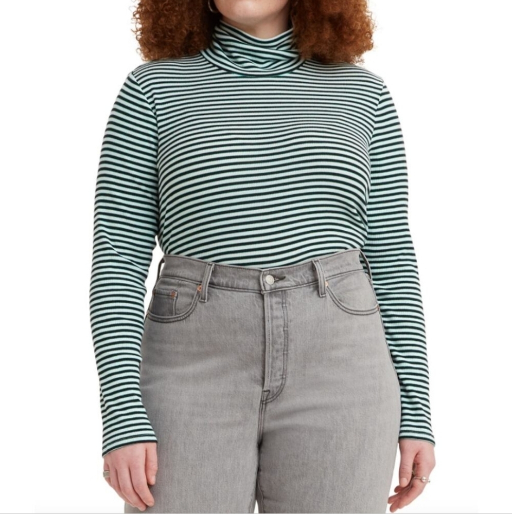 MWat Levi's Dreamy Turtleneck Crop Top Size 3X